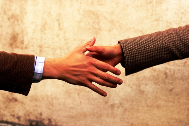 440663-Handshake-1348277036-640×480.webp.webp
